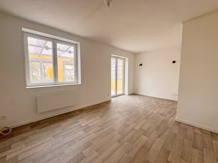 maison neuve avec jardin et garage