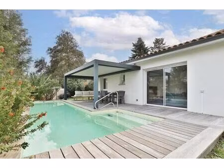 maison récente avec jardin et piscine à gujan-mestras