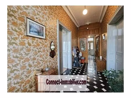 maison de maitre avec hangar  dependances et jardin