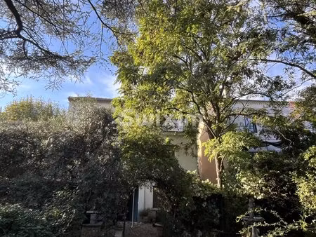 maison bourgeoise avec grand jardin arboré  annexes et garages