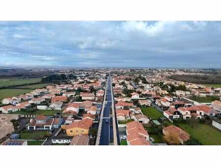 vente bureaux et commerces aux sables-d'olonne (85100) : à vendre / 121m² les sables-d'olo