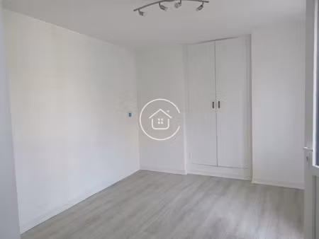 location locaux professionnels 61 m² à vendome (41100)  530 €