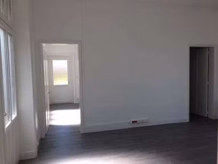 location bureaux et commerces aux herbiers (85500) : à louer / 60m² les herbiers