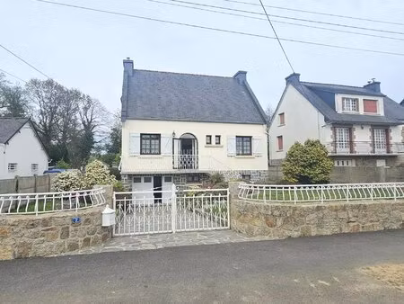 maison et son jardin clos