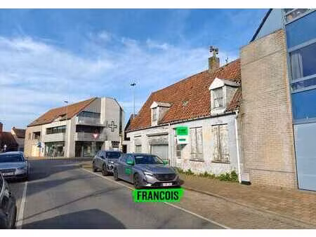 propriété intéressante avec des plans déjà établis pour deu…