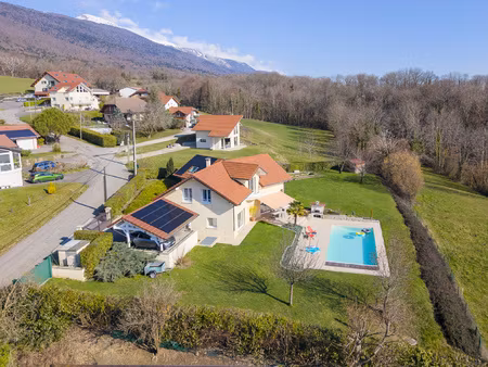 péron  villa aux prestations haut de gamme  piscine & parcel