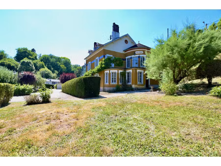 à avallon  vaste propriété de charme avec parc arboré et pot