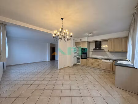 appartement f5 avec terrasse et 2 parkings