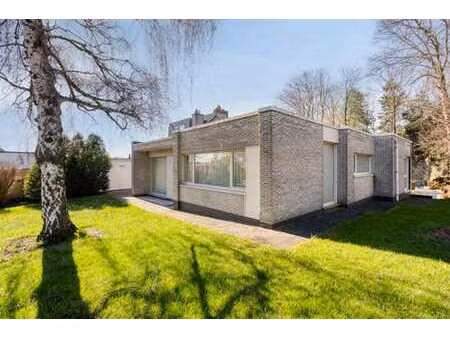 spacieuse maison avec 4 chambres  jardin et garage à afflige