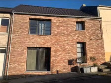 maison 2 façades  3 chambres avec terrain situé en face