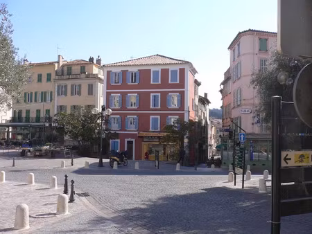 location appartement 2 pièces 45 m² à ollioules (83190)  579 €