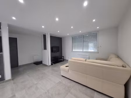 saint-etienne-de-mer-morte ! c'est à vendre !