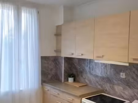 location meublée appartement 3 pièces 46 m² à chalette-sur-loing (45120)  730 €
