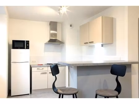 location meublée appartement 2 pièces 38 m² à valence (26000)  718 €
