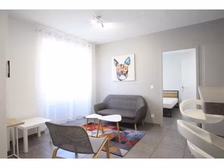 location meublée appartement 2 pièces 42 m² à valence (26000)  732 €