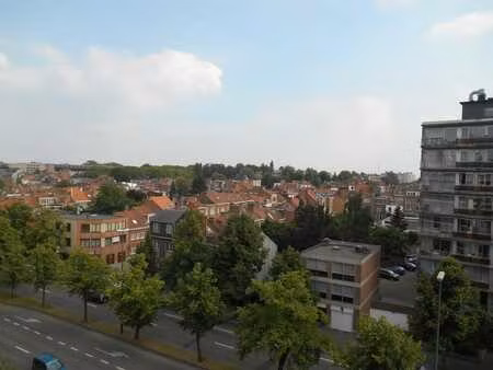 a saisir . faire offre a partir de 219.000 euros.