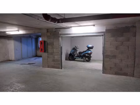 location parking 19 m² à le cannet (06110)  400 €