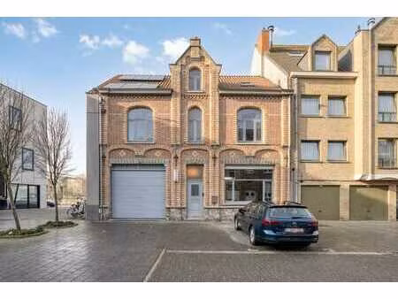 karaktervolle halfopen herenwoning met 6 slaapkamers en t...