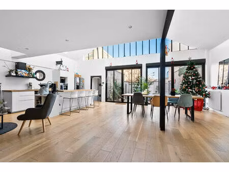 vente maison 7 pièces  208.00m²  suresnes