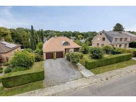 villa lumineuse 4ch / 3sdb – 13a 84ca – quartier prisé