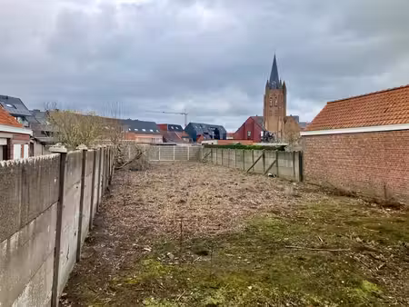 centraal gelegen stuk bouwgrond.