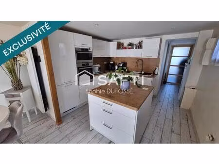 maison de 1960 de 48 m² habitables et 27 m² au sol au 1er étage espaces bien optimisés sur