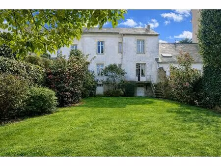 proche hyper-centre maison bourgeoise avec beau jardin