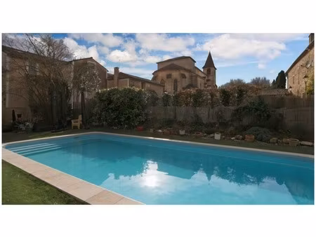 maison de caractère avec piscine au cœur d’une bastide du périgord