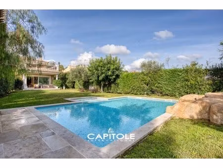 antibes - villa contemporaine récente avec un studio indépendant  terrain de 1 575 m² avec