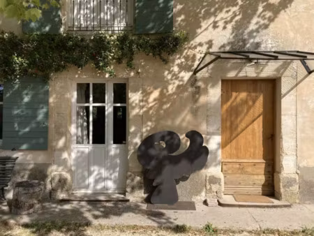 robion/ cavaillon maison ancienne de 340 m2 avec 2 gites 12 pièces terrain 8936 m2 piscine