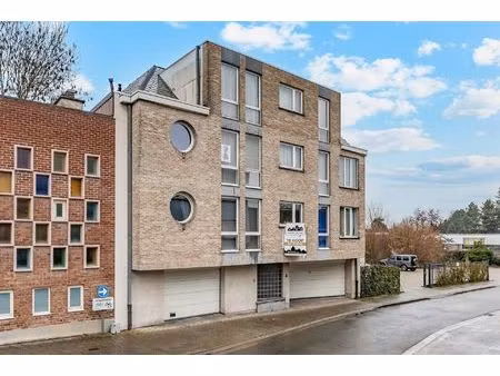 opbrengsteigendom bestaande uit 6 appartementen  dubbele garagebox en 6 staanplaatsen te a