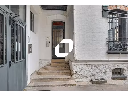 a louer  bâtiment atypique à louer à proximité du métro 4 !