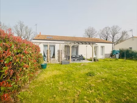 exclusivité - landeronde - maison de plain pied récente  2018  trois chambres  garage  jar