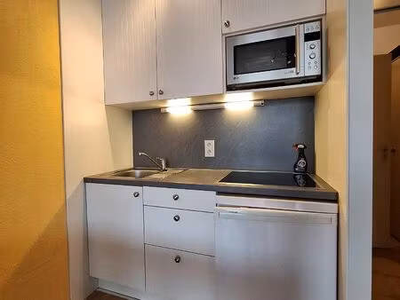 knusse gemeubelde studio