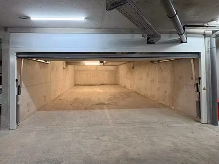vente garage 50 m² nice (06100)