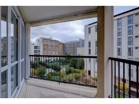 appartement lumineux de 67 m² avec balcon à courbevoie