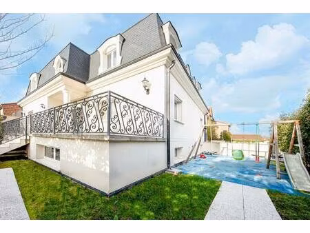 maison de 7 pièces de 350 m² à villemomble