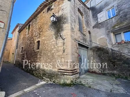 céreste en luberon  bâti rénover avec garage vouté