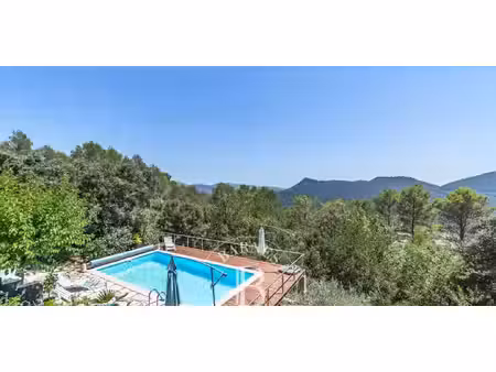 maison avec piscine en bord de mer bagnols-en-forêt (83)