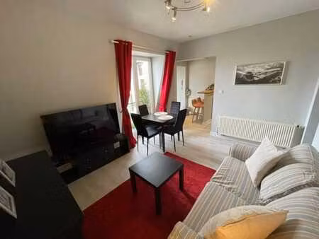 superbe appart meuble et equipe avec 2 chambres !