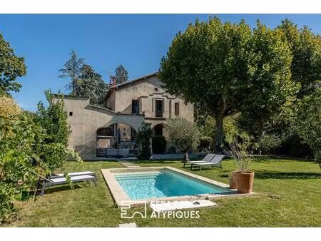 grande maison bourgeoise rénovée avec jardin et piscine en centre ville