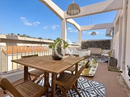 dernier etage : t2 avec vue panoramique et garage