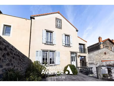 maison familiale avec terrasses