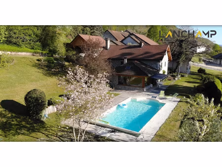 propriété en pierres avec vue sur le rhône piscine  dépend
