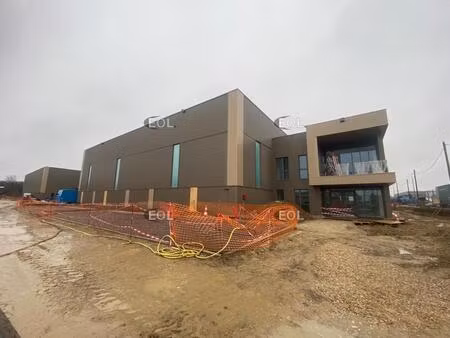 a louer - entrepôt avec bureaux de 5 880 m² à croissy-beaubourg (77)