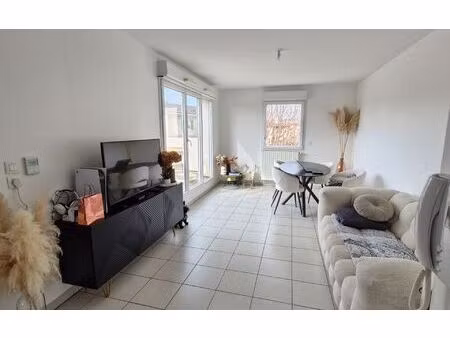 location appartement  67.42 m² t-3 à irigny  1 107 €