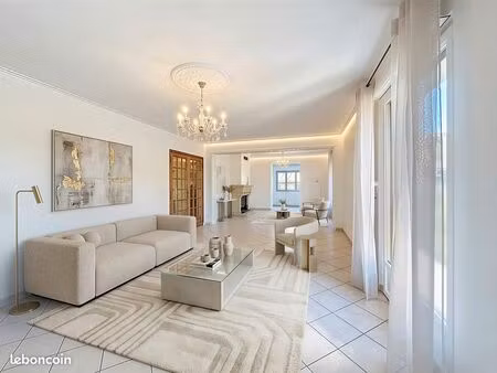 maison 10 pièces 215 m²