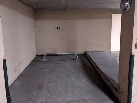 place parking pour petite voiture - st denis (proche gare)