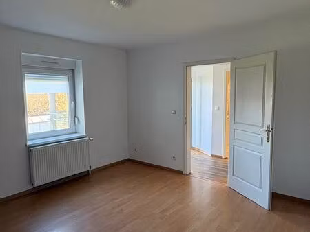 f2 avec terrasse et garage