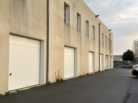 local de stockage / dépôt 60 m² – saint-vivien – accès facile